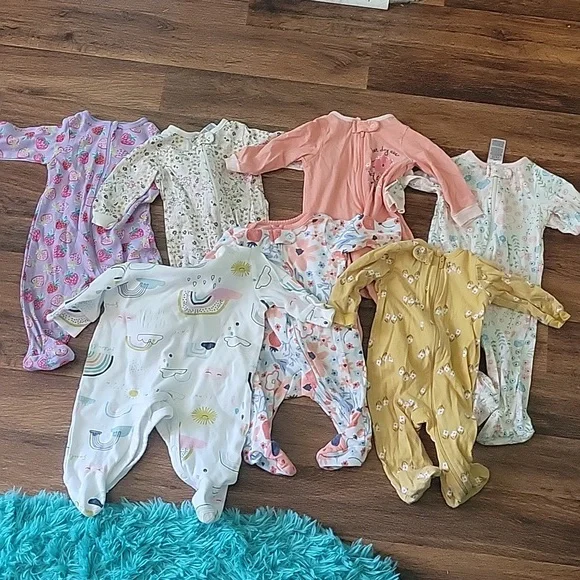 8 0-3 M sleepers. - Picture 1 of 9